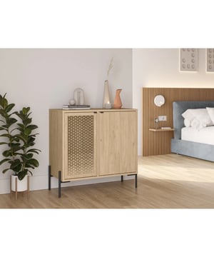
Productkenmerken: Structuur van gelamineerd spaanplaat van 18 mm. 1 deur met lasergesneden motief. Zwarte metalen handgreep. Zwarte metalen poten. Compact en veelzijdig dressoir met een modern en etnisch design, versierd met een boeiend geometrisch motief op de deur met lasergesneden patroon. Gemaakt van gelamineerd spaanplaat in eiken kleur en voorzien van elegante zwarte metalen poten. Productafmetingen: Lengte 80 cm x breedte 40 cm x hoogte 80 cm - Nettogewicht: 30 kg. Verpakkingsafmetingen: Verpakking nr. 1: Lengte 94,1 cm x breedte 42,7 cm x hoogte 22,5 cm - Brutogewicht: 32 kg. Merk: CaliCosy Kleur: Wooden Effect