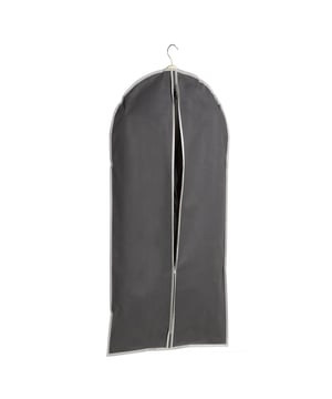 
Zorg ervoor dat uw favoriete jurken, jassen en andere kleding veilig zijn voor het weer met Deze beschermende kledinghoes. Deze beschermende kledinghoes, lang model voor jassen, of jurken... en met opening voor kleerhanger. Afmetingen: lengte 60 x hoogte 135 cm Materiaal: stof Merk: CaliCosy Kleur: Grey