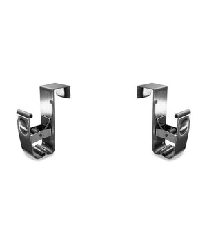 
De inox theedoekhouder kan ook geplaatst worden op de deuren en kasten van uw keuken of badkamer. Met Deze inox metalen clip kunt u uw theedoeken ophangen aan elke lade in uw keuken of badkamer. U kunt hem gebruiken om allerlei accessoires op te hangen zoals theedoeken, pannenlappen, washandjes, handdoeken... De inox clip voor lades verkocht per 2 is geschikt voor deuren en lades met een dikte van 2 cm Materiaal: Roestvrij staal Afmetingen: 7,2 x 5 x 2,5 cm Merk: CaliCosy Kleur: Silver
