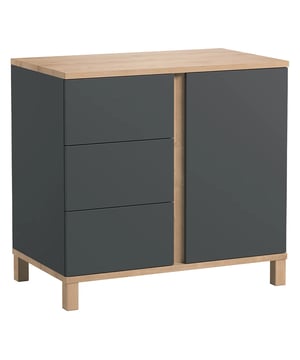 
Ontdek onze Commode met 3 laden en 1 deur Altitude - L90 cm. Ideaal voor het inrichten van de babykamer, het stelt u in staat om uw spullen op te bergen en te organiseren. Het formaat is erg handig omdat het de vloerruimte niet in beslag neemt. Het strakke en eigentijdse ontwerp past bij elke interieurstijl. De Altitude kast uit dezelfde collectie is ook beschikbaar. Verkrijgbaar in twee kleuren. Productkenmerken: Twee kleuren: Grafietgrijs en eiken decor/ Wit en eiken decor. Aan de linkerkant, 3 laden met een geruisloos sluitsysteem. Aan de rechterkant, 1 in hoogte verstelbare plank achter de deur. Massief eiken poten. Productafmetingen: Lengte 90 cm x breedte 53 cm x hoogte 84 cm - Nettogewicht: 47,9 kg. Afmetingen van het pakket: Pakket nr. 1: Hoogte 12 cm x breedte 99 cm x diepte 60 cm - Brutogewicht: 26,9 kg. Pakket nr. 2: Hoogte 12 cm x breedte 80 cm x diepte 57,5 cm - Brutogewicht: 24,84 kg. Totaal brutogewicht: 51,75 kg. Merk: CaliCosy Kleur: Wooden Effect