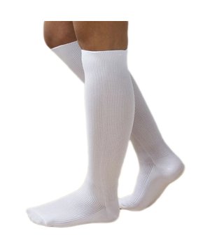 
Kies voor deze comfortabele witte anti-vermoeidheidssokken, ze zorgen voor een perfecte ondersteuning zonder het been strak te trekken of druk uit te oefenen. Ze zijn gebreid van een speciale mix van polyamide en rubberdraad. Deze lange witte sokken blijven de hele dag op hun plaats zonder van de voeten te glijden. One size fits all. Gemaakt van 90% polyamide en 10% elastaan. Machinewas op 30°. Kleur: wit. Materiaal: 90% polyamide en 10% elastaan. Afmetingen: maat 40 - 42. Merk: CaliCosy Kleur: White