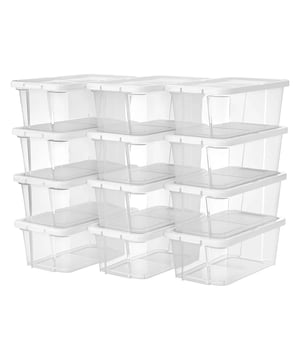 
Met deze set van 12 transparante schoenendozen met deksel heb je altijd zicht op de inhoud van de dozen. Ze hebben een multifunctioneel karakter: of het nu gaat om het opbergen van schoenen, doe-het-zelf benodigdheden of naai-accessoires. Productkenmerken: Kleur Wit Hoofdmateriaal Polypropyleen (PP) Afwerking Kunststof Voor schoenen tot maat 41 Productafmetingen: Lengte 29,5 cm x Breedte 16,5 cm x Hoogte 12,5 cm - Gewicht per doos: 235 g Verpakkingsafmetingen: Lengte 43,5 cm x Hoogte 39 cm x Breedte 23 cm - Bruto gewicht: 3,4 kg Merk: CaliCosy Kleur: White