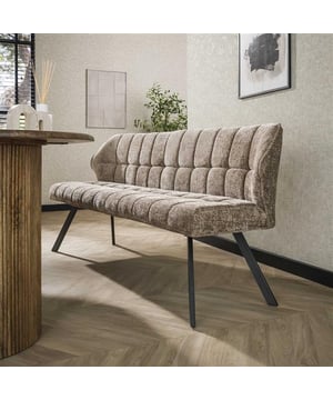 
Deze stijlvolle eetkamerbank met een metalen onderstel voegt een modern accent toe aan ieder interieur. Verkrijgbaar in drie verschillende stoffen en meerdere kleuren, biedt deze bank niet alleen comfort, maar ook veelzijdigheid. Combineer de bank met de bijpassende eetkamerstoel en barstoel.Over het merkWij zijn continu bezig met het samenstellen van stoere collecties die naast functioneel ook nog is heel trendy zijn. Veel van ons assortiment is zo ontworpen dat het leuk bij elkaar staat in elke kamer, daarom raden wij zeker aan om even een kijkje te nemen in ons assortiment voor leuke matchende items! - Afmeting: 59x180x84 - Kleur: Beige - Materiaal: Stof