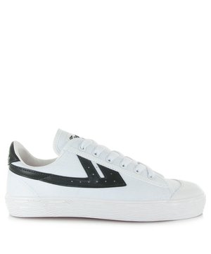 
<p>Deze sneaker van het merk Warrior Shanghai was al in de jaren 70 populair als basketbal sneaker. De dames en heren sneaker is er in veel kleurige uitvoeringen. De WB-01 WHITE BLACK heeft een rubberen toecap en op de tong staat de merknaam. De ultra lichte sneaker is never out of style en koop je al vanaf 64,95. Deze on- trend heren en dames sneaker vind je in onze winkels en bestel je ook snel op amigo.nl.</p>
<p><strong>Eigenschappen:</strong></p>
<ul classs="wmd-bullets">
<li><span>SKU:</span> 5110-01-11437</li>
<li><span>MPN:</span> WB-1 WHITE BLACK</li>
<li><span>Merk:</span> WARRIOR SHANGHAI</li>
<li><span>Hoofdkleur:</span> Wit</li>
<li><span>Materiaal:</span> Canvas</li>
<li><span>Binnenvoering:</span> Textiel</li>
<li><span>Breedte:</span> Normaal</li>
<li><span>Uitneembare zool:</span> Nee</li>
</ul>
<p>Amigo is officieel verkooppunt voor producten van <a href="https://www.amigo.nl/merken/warrior-shanghai/">WARRIOR SHANGHAI</a> en helpt je graag verder. Indien je je WB-1 be