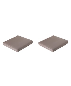 
Madison Tuinkussens – Set van 2 | Comfort en Stijl voor jouw TuinGeef je tuinmeubelen een stijlvolle en comfortabele upgrade met deze set van 2 Madison tuinkussens. Madison, een gerenommeerd Nederlands merk, staat bekend om hoogwaardige kussens die zowel comfort als duurzaamheid bieden.Deze kussens zijn gemaakt van kwalitatieve materialen die bestand zijn tegen verschillende weersomstandigheden. De zachte, goed gevulde vulling zorgt voor optimaal zitcomfort, terwijl de stevige stof langdurig mooi blijft. Dankzij de neutrale en tijdloze ontwerpen passen deze tuinkussens perfect bij verschillende tuinsets en stijlen.Voordelen van de Madison tuinkussens: Set van 2 – ideaal voor compacte tuinsets Hoogwaardige materialen en uitstekende afwerking Comfortabele vulling voor extra zitgemak Duurzaam en weerbestendig Geschikt voor diverse buitenmeubelenCreëer een sfeervolle en comfortabele buitenruimte met de tuinkussens van Madison! - Afmeting: Ca. 60x60 cm - Kleur: Taupe - Materiaal: Katoen