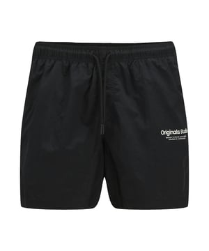 
Bereid je voor op zonnige dagen aan het water met deze stijlvolle zwembroek van JACK & JONES Junior. Gemaakt van gerecycled polyester, biedt deze short niet alleen comfort maar ook een duurzame keuze voor jonge avonturiers. De elastische tailleband met trekkoord zorgt voor een perfecte pasvorm, terwijl de handige zakken extra functionaliteit toevoegen.
