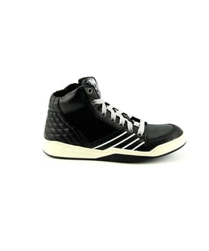 Dit prachtige artikel van Trackstyle koop je nu voor een zeer lage uitverkoopprijs in onze Trackstyle outlet.
Op zoek naar een schoen in de categorie Sneakers? De 589 wijdte 2.5 van Track Style is een aanwinst voor elke schoenenkast. De schoenen van Track Style zijn gemaakt van Leer combi en hebben een voering van Leer. De 589 wijdte 2.5 is uitgevoerd in de kleur zwart.