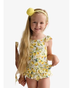 
Daga ruches badpak met lemons print.

Daga is een merk meisjeskleding die luxe prinses kleding maken met een meisje die graag wilt opvallen.