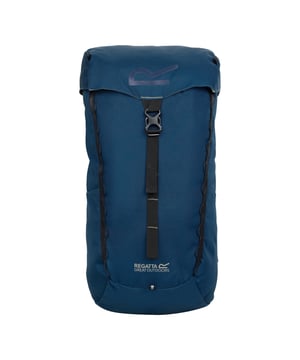 
100% Polyester. Capaciteit: 20L. Zakken: Zijzak. Compartimenten: 1 Hoofdcompartiment. Air Mesh rug, handgreep, sleutelclip, gevoerde verstelbare schouderbanden, reflecterend detail, ritstrekkers. Sluiting: Gesp, Flap, Ritssluiting. Stoftechnologie: Duurzame waterafstotende afwerking. Ontwerp: Logo.