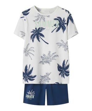
De NKMNIGHTSET shortama van Name It is gemaakt voor ontspannen nachten en vroege ochtenden. Met een vrolijke palmbomenprint en zachte materialen is deze tweedelige pyjamaset perfect voor warme nachten. De lichte, rekbare jersey stof voelt aangenaam aan op de huid en biedt volop bewegingsvrijheid tijdens het slapen of loungen.