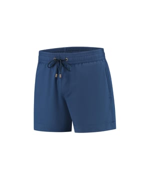 
<div data-content-type="html" data-appearance="default" data-element="main">Circle of Gentlemen swimshorts in exclusieve prints / streepdessin en uni kleuren. Slank gesneden in een standaardlengte of het rondgesneden kortere en daarmee trendy model. Te combineren met de linnen overhemden uit de collectie.</div>