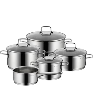 
<p><strong>Korte omschrijving WMF Astoria Pannenset 5-delig</strong></p>
<div class="page" title="Page 7">
<div class="section">
<div class="layoutArea">
<div class="column">
<ul>
<li>TransTherm® universele bodem</li>
<li>Gemaakt van Cromargan® 18/10 roestvrij staal</li>
<li>Geschikt voor in de oven tot 250 °C (met deksel 180°C)</li>
<li>De pannen zijn vaatwasserbestendig</li>
<li>Geschikt voor alle warmtebronnen, inclusief inductie</li>
<li>Holle handgrepen die koel blijven tijdens het koken</li>
<li>Brede gietrand voor druppelvrij gieten</li>
</ul>
</div>
</div>
</div>
</div>
<p><strong>Uitgebreide omschrijving</strong></p>
<p>Met de WMF Astoria Pannenset 5-delig haal je een kwalitatieve kookpannenset in huis, dankzij het Cromargan materiaal. Dit materiaal is namelijk duurzaam en is bestand tegen krassen en zuren. De pannenset bestaat uit 1 steelpan en 4 kookpannen. Zo warm je in de steelpan saus op en kook je in de andere kookpannen bijvoorbeeld pasta, rijst of soep. Daarnaast verspreidt de warmte zich snel en gelijkmatig door de pan, dankzij de TransTherm-bodem. Je houdt het kookproces goed in de gaten dankzij de meegeleverde glazen deksels. Handig, zo blijft de warmte binnen in de pan. Verder giet je vloeibare stoffen gemakkelijk af door de brede schenkranden. Ben je klaar met koken? Dan zet je de pannen in de vaatwasmachine.</p>
<p><strong>De inhoud van deze 5-delige set:     </strong> </p>
<ul>
<li class="js-product-in-the-box-item">Hoge kookpan 1,9 liter</li>
<li class="js-product-in-the-box-item">Lage kookpan 2,5 liter</li>
<li class="js-product-in-the-box-item">Hoge kookpan 3,3 liter</li>
<li class="js-product-in-the-box-item">Hoge kookpan 5,7 liter</li>
<li class="js-product-in-the-box-item">Steelpan 1,4 liter</li>
</ul>