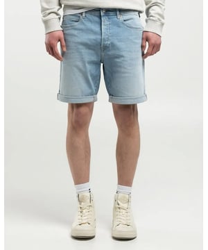 
- Over het Merk: Replay is een Italiaans kledingmerk dat in 1978 werd opgericht door Claudio Buziol. Het merk staat bekend om zijn trendy en casual ontwerpen, die zijn geïnspireerd door de urban lifestyle. De kleding van Replay is gemaakt van hoogwaardige materialen, zoals katoen, denim en leer. Het merk biedt een breed scala aan kleding aan, waaronder jeans, truien, jassen, broeken, shorts en accessoires. De ontwerpen van Replay zijn vaak geïnspireerd door de urban lifestyle. Het merk gebruikt moderne stijlelementen, zoals comfortabele pasvormen, trendy prints en opvallende logo's, om een ​​trendy en casual uitstraling te creëren.