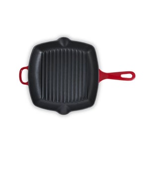 
<p><strong>Korte omschrijving BK Bourgogne Grillpan </strong></p>
<ul>
<li>Geschikt voor alle warmtebronnen</li>
</ul>
<p><strong>Uitgebreide omschrijving</strong></p>
<p>Sinds 1851 maakt BK pannen met een slim design en is BK voorloper op het gebied van onder andere gietijzeren pannen. In de Bourgogne collectie zie je de ervaring, traditie en vakmanschap terug. Deze pannen staan prachtig op het fornuis maar ook op een chique gedekte tafel. De karakteristieke braad- en grillpannen zijn gemaakt van ambachtelijk gietijzer en doen verleden en heden samensmelten. De prachtige BK Bourgogne gietijzeren bak- en braadserie is een echte krachtpatser in de keuken en verkrijgbaar in diverse eigentijdse kleuren.</p>
<p><a href="https://www.vdgardewarenhuis.nl/brands/bk/">Bekijk hier alle producten van BK.</a></p>