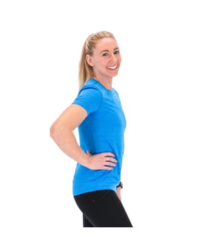 
Fusion Nova Hardloopshirt Dames - Sportieve Stijl

 Als sportexpert bij Herqua Sport ben ik enthousiast om het Fusion Nova Hardloopshirt voor dames voor te stellen. Dit ademende hardloopshirt, gemaakt van hoogwaardig polyester, biedt niet alleen comfort, maar daarnaast ook een perfecte pasvorm voor elke loopster. De levendige blauwe kleur zorgt ervoor dat je met trots in je sportoutfit over het asfalt of het parcours kunt rennen. Of je nu een beginner bent of een ervaren loper, dit shirt is ontworpen om je prestaties te verbeteren.

 Waarom kiezen voor een hardloopshirt?

 Een veelgestelde vraag bij hardloopsters is: "Waarom is een specifiek hardloopshirt belangrijk?" Het antwoord is simpel. Een goed hardloopshirt, zoals het Fusion Nova model, is ontworpen om transpiratie af te voeren en je droog te houden tijdens je trainingen. Het gebruik van polyester in dit shirt zorgt ervoor dat het licht en ademend is, waardoor je je volledig kunt
