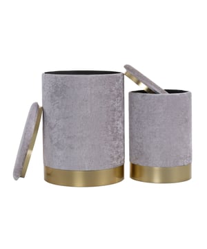 
Productkenmerken: Set van 2 opbergpoefs.Structuur van dik karton, bekleed met 100% polyester stof.Gouden band aan de onderzijde van de poefs.Ideaal voor extra opbergruimte in de woonkamer of slaapkamer.Kan ook dienen als zitplaats bij een bijzettafel of als voetenbank.Verkrijgbaar in drie kleuren: Ecru, beige en grijs.Afmetingen product: Grote poef: Lengte 32 cm x Hoogte 43 cm x Diepte 32 cm.Kleine poef: Lengte 25 cm x Hoogte 36 cm x Diepte 25 cm.Nettogewicht: 5,208 kg.Afmetingen verpakking: Pakket nr.1: Lengte 35 cm x Hoogte 46 cm x Diepte 35 cm - Brutogewicht: 5,6 kg. Merk: CaliCosy Kleur: Grey