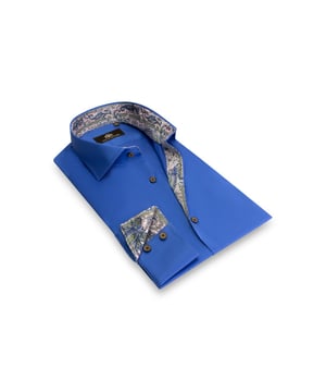 
Een effenoverhemd in koningsblauwe kleur. Afgewerkt met een paisley geïnspireerde print aan de binnenkant van de kraag en manchetten. Het is geweven van lichtgewicht Italiaanse poplin kwaliteit stretch stof. Poplin is een strakke weeftechniek die zorgt voor een gladde, dunne en subtiel glanzende stof. Gestyled met real horn knopen. 67% katoen / 30% polyamide / 5% elastan.