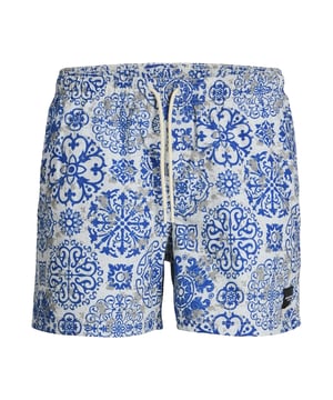 
Deze witte en blauwe heren zwemshort van Jack & Jones valt direct op door de karakteristieke Azulejo print, geïnspireerd op de traditionele Portugese tegelkunst. De combinatie van comfort, duurzaamheid en stijl maakt dit een must-have voor zonnige dagen aan het water.