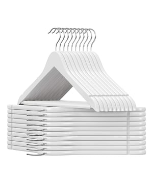 
Door gebruik te maken van deze set van 20 massief houten kleerhangers met inkepingen en draaibare haken, zullen uw kleren goed georganiseerd worden! De goede materialen van deze kleerhangers zijn duidelijk merkbaar. Handgemaakt van esdoornhout, zijn deze kleerhangers sterk genoeg om tot 5 kg per stuk te dragen en kunnen ze gemakkelijk zware wintertruien en jassen ondersteunen. Productkenmerken: Kleur: Wit Hoofdmateriaal: Massief hout Afwerking: Mat Set van 20 draaibare haken van 360 graden Productafmetingen: Lengte 44,5 cm x Breedte 1,2 cm x Hoogte 23 cm - Netto gewicht: 2,4 kg Verpakkingsafmetingen: Lengte 36 cm x Hoogte 32,8 cm x Breedte 13,5 cm - Bruto gewicht: 2,7 kg Merk: CaliCosy Kleur: White