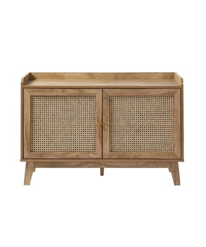 
Buffetkast met 2 deuren, ontworpen met deuren van rotan en randen aan de bovenkant voor een elegante en natuurlijke touch. De metalen knoppen geven een moderne uitstraling, terwijl achter elke deur een plank schuilgaat, wat zorgt voor praktische en georganiseerde opbergruimte. Productkenmerken: Hoofdmateriaal: Spaanplaat. Productafmetingen: Lengte 110 cm x Breedte 39 cm x Hoogte 74,5 cm. Netto gewicht: 25,4 kg. Pakketafmetingen: Enig pakket: Lengte 125 cm x Hoogte 13 cm x Breedte 53 cm. Bruto gewicht: 24,4 kg.  Merk: CaliCosy Kleur: Wooden Effect