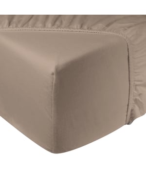 
Zacht genieten van een goede nachtrust doe je op dit hoeslaken! Geschikt voor matrassen 140x200 cm - hoogte max. 25 cm Rondom voorzien elastiek voor extra comfort Zacht, ademend en vochtregulerend Warmteregulerend en huidvriendelijk Duurzaam en slijtvastHet flanellen hoeslaken bestaat uit 100% zacht materiaal. Eerst worden de katoenen vezels tot draden gesponnen. Vervolgens wordt dit tot een zacht en luchtdoorlatend hoeslaken geweven. Dit luxueuze hoeslaken is vervaardigd van 100% katoen met een hoge draaddichtheid van 160 gram per vierkante meter (160 gsm). Het hoeslaken is uitgerust met elastiek rondom, wat ervoor zorgt dat het strak om het matras blijft zitten. De opvallend zachte uitstraling en het aangename zacht gevoel maken dit hoeslaken uniek. Dankzij zijn uitstekende vochtopname staat het garant voor een rustgevende nachtrust. Met de aanschaf van dit hoeslaken kunt u heerlijk zacht en lekker gaan slapen. Een effen design maakt het zowel trendy als tijdloos. Kortom, dit hoeslaken is een absolute must-have voor iedereen die waarde hecht aan comfort en stijl!MaatvoeringDe hoeslakens zijn verkrijgbaar in verschillende maten; 1 persoons 90x200 cm, 2 persoons 140x200 cm, 2 persoons 180x200 cm. De hoek omtrek is 30 cm hoog, hierdoor is deze geschikt voor normale matrassen tot 25 cm hoog. Product specificaties:100% flanel katoenDraaddichtheid 160 gram per m²Geschikt voor tweepersoons matras afmeting 140x200 cmHoekhoogte tot 25 cmWassen tot 40 gradenGeschikt voor droger, mits op een lage temperatuurGecertificeerd door STANDARD 100 by OEKO-TEXGecertificeerd by BSCICode of conduct - Afmeting: 140x200 - Kleur: Beige - Materiaal: Katoen