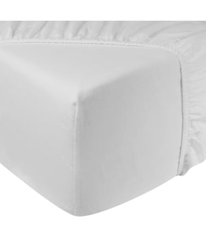 
Zacht genieten van een goede nachtrust doe je op dit hoeslaken! Geschikt voor matrassen 180x200 cm - hoogte max. 25 cm Rondom voorzien elastiek voor extra comfort Zacht, ademend en vochtregulerend Warmteregulerend en huidvriendelijk Duurzaam en slijtvastHet flanellen hoeslaken bestaat uit 100% zacht materiaal. Eerst worden de katoenen vezels tot draden gesponnen. Vervolgens wordt dit tot een zacht en luchtdoorlatend hoeslaken geweven. Dit luxueuze hoeslaken is vervaardigd van 100% katoen met een hoge draaddichtheid van 160 gram per vierkante meter (160 gsm). Het hoeslaken is uitgerust met elastiek rondom, wat ervoor zorgt dat het strak om het matras blijft zitten. De opvallend zachte uitstraling en het aangename zacht gevoel maken dit hoeslaken uniek. Dankzij zijn uitstekende vochtopname staat het garant voor een rustgevende nachtrust. Met de aanschaf van dit hoeslaken kunt u heerlijk zacht en lekker gaan slapen. Een effen design maakt het zowel trendy als tijdloos. Kortom, dit hoeslaken is een absolute must-have voor iedereen die waarde hecht aan comfort en stijl!MaatvoeringDe hoeslakens zijn verkrijgbaar in verschillende maten; 1 persoons 90x200 cm, 2 persoons 140x200 cm, 2 persoons 180x200 cm. De hoek omtrek is 30 cm hoog, hierdoor is deze geschikt voor normale matrassen tot 25 cm hoog. Product specificaties:100% flanel katoenDraaddichtheid 160 gram per m²Geschikt voor tweepersoons matras afmeting 180x200 cmHoekhoogte tot 25 cmWassen tot 40 gradenGeschikt voor droger, mits op een lage temperatuurGecertificeerd door STANDARD 100 by OEKO-TEXGecertificeerd by BSCICode of conduct - Afmeting: 180x200 - Kleur: Wit - Materiaal: Katoen