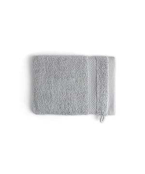 
Deze washandjes worden geleverd in een 6-pack. Ze zijn gemaakt van 100% katoen en daardoor van duurzame kwaliteit. Dankzij het goede absorberende vermogen voelen de washandjes zacht aan. Ze hebben een afmeting van 16x21 cm en een dikte van 500 gr/m2, wat erg fijn is tijdens het opfrissen. De kwaliteit van de washandjes is van hotel kwaliteit. De washandjes hebben een handige ophang lus, zodat ze weer netjes op gehangen kunnen worden. De washandjes kunnen worden gewassen op een temperatuur van 60 graden. De washandjes kunnen niet gestoomd of gebleekt worden met chloor, maar wel gestreken.VoordelenVoelen erg zacht aanEen lus om aan op te hangenVan hotel kwaliteitUiterst sterk en blijven mooi in de wasSpecificatiesKleur: Licht grijsMateriaal: 100% katoenAfmeting: 16x21 cmDikte: 500 gr/m2Wasvoorschrift: 60 gradenLet opDe washandjes kunnen niet gestoomd of gebleekt worden in chloor. - Afmeting: 16 x 21 cm - Kleur: Licht grijs - Materiaal: Katoen