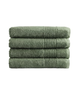 
Met deze luxe katoenen handdoeken is het onbeperkt genieten!!De handdoeken zijn geweven van 100% hoogwaardige 600 gram/m2 katoen, OEKO-TEX Made in Green. De katoen is van stevige zachte kwaliteit, hierdoor gaan deze lang mee en kunnen deze gewoon op 60 graden gewassen worden. De handdoeken hebben een groot absorptievermogen, waardoor makkelijk en snel afgedroogd wordt.Supreme CollectieDe Supreme Collectie is verkrijgbaar in vier maten 8 kleuren. De verschillende maten zijn: washand 16x21cm, gastendoek 30x50cm, handdoek 50x100cm en badlaken 70x140cm in de kleuren: antraciet, wit, licht grijs, sand, mozaiek, zwart, ijsblauw, terracotta en oud groen.MaterialenDe Supreme doeken zijn gemaakt van 100% hoogwaardige 600 gram/m2 kwaliteit katoen. Waardoor ze lang mee gaan en netjes blijven. Daarnaast zijn ze voorzien van een handige ophanglus.WasvoorschriftenDe handdoeken kunnen gewassen worden tot 60 °C . Drogen in de droger mogelijk mits op een lage temperatuur.Inhoud verpakking4 stuks handdoek 70x140cmProduct specificaties:100% hoogwaardige katoenWassen tot 60 gradenGram per vierkante meter: 600 g/m2Set van 4 handdoekenFormaat 70x140 cmDrogen op een lage temperatuurBSCI - gecertificeerdOEKO-TEX Made in Green - gecertificeerdCode of conduct - Afmeting: 70 x 140 cm - Kleur: Groen - Materiaal: Katoen