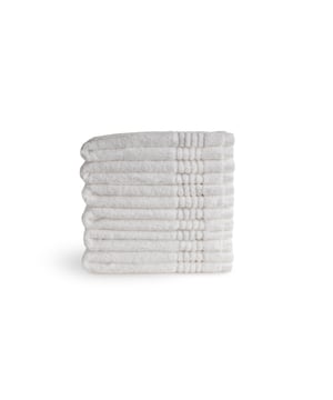 
Met deze gastendoekjes uit de Supreme Collectie is het onbeperkt genieten!!De gastendoekjes zijn geweven van 100% hoogwaardige 650 gram/m2 Egyptische katoen. Het katoen is van stevige zachte kwaliteit, hierdoor gaan deze lang mee en kunnen deze gewoon op 60 graden gewassen worden. De washandjes hebben een groot absorptievermogen, waardoor makkelijk en snel afgedroogd wordt.Supreme CollectieDe Supreme Collectie is verkrijgbaar in vier maten 7 kleuren. De verschillende maten zijn: washand 16x21cm, gastendoek 30x50cm, handdoek 50x100cm en badlaken 70x140cm in de kleuren: wit, antraciet, licht grijs, sand, mozaiek, zwart, ijsblauw, terracotta en oudgroen.MaterialenDe doeken zijn gemaakt van 100% hoogwaardige 650 gram/m2 kwaliteit Egyptisch katoen. Waardoor ze lang mee gaan en netjes blijven. Daarnaast zijn ze voorzien van een handige ophanglus.WasvoorschriftenDe gastendoekjes kunnen gewassen worden tot 60 °C . Drogen in de droger mogelijk mits op een lage temperatuur.Inhoud verpakking6 stuks gastendoek 30x50cmProduct specificaties:100% Egyptisch katoenWassen tot 60 gradenGram per vierkante meter: 650 g/m2Set van 6 gastendoekFormaat 30x50 cmDrogen op een lage temperatuurBSCI - gecertificeerdOekotex - gecertificeerdCode of conduct - Afmeting: 30 x 50 cm - Kleur: Wit - Materiaal: Katoen