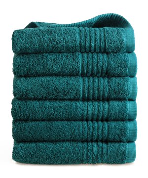 
Met deze luxe katoenen handdoeken is het onbeperkt genieten!!De handdoeken zijn geweven van 100% hoogwaardige 600 gram/m2 katoen, OEKO-TEX Made in Green. De katoen is van stevige zachte kwaliteit, hierdoor gaan deze lang mee en kunnen deze gewoon op 60 graden gewassen worden. De handdoeken hebben een groot absorptievermogen, waardoor makkelijk en snel afgedroogd wordt.Supreme CollectieDe Supreme Collectie is verkrijgbaar in vier maten 8 kleuren. De verschillende maten zijn: washand 16x21cm, gastendoek 30x50cm, handdoek 50x100cm en badlaken 70x140cm in de kleuren: antraciet, wit, licht grijs, sand, mozaiek, zwart, ijsblauw, terracotta en oud groen.MaterialenDe Supreme doeken zijn gemaakt van 100% hoogwaardige 600 gram/m2 kwaliteit katoen. Waardoor ze lang mee gaan en netjes blijven. Daarnaast zijn ze voorzien van een handige ophanglus.WasvoorschriftenDe handdoeken kunnen gewassen worden tot 60 °C . Drogen in de droger mogelijk mits op een lage temperatuur.Inhoud verpakking6 stuks handdoek 50x100cmProduct specificaties:100% hoogwaardige katoenWassen tot 60 gradenGram per vierkante meter: 600 g/m2Set van 6 handdoekenFormaat 50x100 cmDrogen op een lage temperatuurBSCI - gecertificeerdOEKO-TEX Made in Green - gecertificeerdCode of conduct - Afmeting: 50 x 100 cm - Kleur: Blauw - Materiaal: Katoen