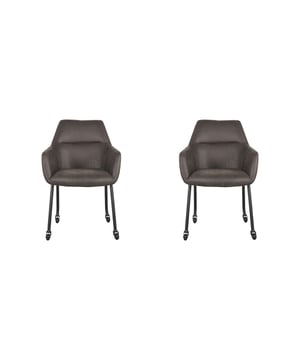 
Eetkamerstoel Lenny van LABEL51, uitgevoerd in antraciet micro suède, is een comfortabele eetstoel met een luxe design. Het verticale stiksel in de rugleuning van deze stoel breekt op subtiele wijze het oppervlakte van de brede en comfortabele zitting.Eetkamerstoel Lenny, gestoffeerd met micro suède, heeft een forse zitting met armleuningen, wat bijdraagt aan het hoge comfort van de stoel. Lenny is extra handig omdat deze stoel voorzien is van wieltjes en een handvat aan de achterkant van de rugleuning. De combinatie van de wielen en het greepje zorgen ervoor dat Lenny een mobiele eetstoel is, die heel gemakkelijk is aan te schuiven aan de eettafel. Kortom, Lenny is de perfecte eetkamerstoel voor wie op zoek is naar een handige én comfortabele eetkamerstoel, met een moderne uitstraling.Lenny is een stoere eetkamerstoel met zachte, afgeronde details. Hierdoor is Lenny robuust en groot, maar past de stoel wel perfect in een hedendaagse keuken of eethoek, met organische vormen. Doordat Lenny is afgewerkt in micro suède, is de eetkamerstoel heel makkelijk te combineren met heel veel andere stoffen en kleuren.• Eetkamerstoel Lenny is voorzien van wieltjes• Eetkamerstoel Lenny is extra handig door een greepje op zijn rug• Eetkamerstoel Lewis is verkrijgbaar in drie kleuren micro suède - Afmeting: 64x56x84 - Kleur: Grijs - Materiaal: Stof