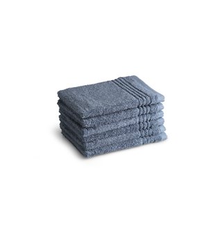 
Met deze washandjes uit de Supreme Collectie is het onbeperkt genieten!!De washandjes zijn geweven van 100% hoogwaardige 650 gram/m2 Egyptische katoen. Het katoen is van stevige zachte kwaliteit, hierdoor gaan deze lang mee en kunnen deze gewoon op 60 graden gewassen worden. De washandjes hebben een groot absorptievermogen, waardoor makkelijk en snel afgedroogd wordt.Supreme CollectieDe Supreme Collectie is verkrijgbaar in vier maten 7 kleuren. De verschillende maten zijn: washand 16x21cm, gastendoek 30x50cm, handdoek 50x100cm en badlaken 70x140cm in de kleuren: wit, antraciet, licht grijs, sand, mozaiek, zwart, ijsblauw, terracotta en oudgroen.MaterialenDe doeken zijn gemaakt van 100% hoogwaardige 650 gram/m2 kwaliteit Egyptisch katoen. Waardoor ze lang mee gaan en netjes blijven. Daarnaast zijn ze voorzien van een handige ophanglus.WasvoorschriftenDe washandjes kunnen gewassen worden tot 60 °C . Drogen in de droger mogelijk mits op een lage temperatuur.Inhoud verpakking6 stuks washand 16x21cmProduct specificaties:100% Egyptisch katoenWassen tot 60 gradenGram per vierkante meter: 650 g/m2Set van 6 washandFormaat 16x21 cmDrogen op een lage temperatuurBSCI - gecertificeerdOekotex - gecertificeerdCode of conduct - Afmeting: 16 x 21 cm - Kleur: Ijsblauw - Materiaal: Katoen