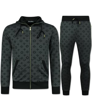 
Trainingspak Heren - Joggingpak Heren Volwassenen - Huispak Heren - Twinset - 5036 - Grijs - <p><strong>Specificaties:<br /></strong>- Trainingspakken Heren / Joggingpak Heren Volwassenen<br />- Seizoen: Zomer<br />- Mouwen: Lange Mouw<br />- Patroon: Print <br />- Zakken Vest: 2 Steekzakken<br />- Zakken broek: 2 Steekzakken<br />- Materiaal: 20% Katoen , 80% Polyester<br />- Weefsel: Dun geweven<br />- Pasvorm: Slim Fit, <br />- Pasvorm broek: Slim Fit<br />- Wasvoorschrift: Machinewas 30 graden, Binnenste buiten wassen <br />- Beschikbare maten: S - M - L - XL - XXL</p>