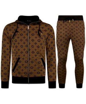 
Twinset - Trainingspak Heren - Joggingpak Heren Volwassenen - Huispak Heren - 5036 - Bruin - <p><strong>Specificaties:<br /></strong>- Twinset - Trainingspak Heren / Joggingpak Heren Volwassenen<br />- Seizoen: Zomer<br />- Mouwen: Lange Mouw<br />- Patroon: Print <br />- Zakken Vest: 2 Steekzakken<br />- Zakken broek: 2 Steekzakken<br />- Materiaal: 20% Katoen , 80% Polyester<br />- Weefsel: Dun geweven<br />- Pasvorm: Slim Fit, <br />- Pasvorm broek: Slim Fit<br />- Wasvoorschrift: Machinewas 30 graden, Binnenste buiten wassen <br />- Beschikbare maten: S - M - L - XL - XXL</p>
