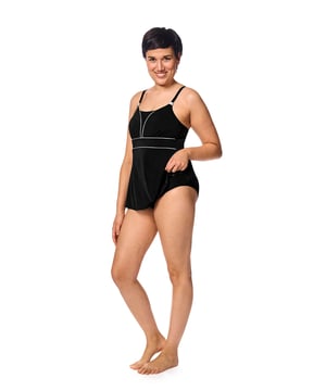 
* Gemaakt van duurzaam gerecycleerd polyester en voorzien van metallic accenten en fijne, zilveren, glinsterende biesjes voor een verfijnde look * De ondersteunende binnenbustier heeft geïntegreerde bilaterale hoesjes en zachte, gevoerde cups voor je Aqua Wave zwemprothese of zwemshaper en verbergt eventuele oneffenheden * Het lichte shaping effect zorgt voor een flatterende en comfortabele strandstijl * De unieke Amoena Wave Seam Technology in de omtreksband biedt extra ondersteuning voor Amoena zwemprothesen en zwemshapers, en zorgt voor stabiliteit tijdens wateractiviteiten * Sarong met een losvallende rok voor een betere bedekking van de intieme zone * Badkleding met een uitstekende UV-bescherming (50+) voor optimale bescherming van de gevoelige huid en littekens * Pas de pasvorm aan met de verstelbare bandjes, voor optimaal comfort en ondersteuning * 82% Polyester, 18% Elastane Hand wash cold. Do not bleach. Do not tumble dry. Do not iron. Do not dry clean.  | Materiaal info: 80%