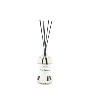 
INTERIOR PERFUME- These  'Cosmopolitan City' reed diffusers are not only fashionable to look at, they also smell fantastic! Each of them tells a story. The Cosmopolitan Cities fragrance collection is Housevitamin’s ode to the cosmopolitan cities that have influenced so many of us. The home fragrance is presented in a simple and elegant glass bottle wth black sticks. These cities are the places for hopes and dreams and are all bursting with creativity and fashion.They have so many stories to tell.  Via Savona is a vibrant area and the design district of Milan. It is the place to be with many trendy shops and restaurants We have tried to capture the Milaan attitude of 'La dolce far niente' in this bottle of reed diffuser. Give it up for Milaan: "Milano la capitale della moda". Important features:- Made of glass- A scent of mediterranean flowers- Volume: 100ml- Including black sticks- Size bottle:: 5,5x5,5x12,5cm - Size bottle with sticks: 5,5xx23 cm- Size packing: 6x23cm- Regularly turn the sticks, so you continue to smell the fragrance well. Styling tip: Where could your home use this good smelling piece of art?  Merk: Reed Diffuser - Via Savona Milan - 100ml
