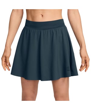 
<div>Domineer op de baan in deze zweetafvoerende tennisrok. De lichte, ruimvallende geweven buitenlaag geeft je bewegingsvrijheid en de nauwsluitende, geÃ¯ntegreerde shorts bieden goede bedekking en opbergmogelijkheden.<ul><li>Nike Dri-FIT technologie voert zweet weg van de huid voor snellere verdamping, zodat je droog en comfortabel blijft. </li><li>De geÃ¯ntegreerde shorts zijn handig, omdat je extra ballen in de zoom kunt stoppen. </li><li>Mesh in tailleband verbetert ventilerend vermogen. </li><li>Steekzakken op beide pijpen van het binnenbroekje zijn geschikt voor de meeste telefoons.</li><li>NikeCourt logo op de linkerdij</li></ul></div><div><br></div><div><b>materialen:</b></div><div><div>Body/voering inzetstuk: 100% polyester. Tights/voering vlakken: 78-79% polyester/21-22% elastaan. Elastiek: 86% polyester/14% elastaan.</div><br></div>