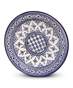 
Kleurrijke Marokkaanse borden met prachtig motiefwerk Erg leuk als fruitschaal voor in huis of als wanddecoratie. Een bijzondere verschijning voor op tafel of in de keuken. Wees creatief en gebruik de kleurrijke Marokkaanse bord voor op de eettafel of in de keuken. Fruit, brood of hapjes worden extra mooi gepresenteerd op deze prachtige handgemaakte Marokkaanse bord. Dat wil iedereen toch wel! Materiaal:Aardewerk