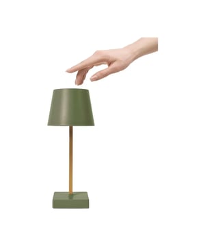 
Verlicht uw interieur met deze stijlvolle, moderne led-tafellamp in een prachtige olijfgroene kleur! Deze draadloze lamp is niet alleen een lust voor het oog, maar biedt ook een praktische touch-bediening voor moeiteloze aan- en uitschakeling en een dimfunctie. De geïntegreerde led-lichtbron zorgt voor een energiezuinige en sfeervolle verlichting, perfect voor elke kamer in uw huis.Gemaakt van hoogwaardig kunststof, is deze tafellamp duurzaam en gemakkelijk schoon te maken. Met zijn compacte afmetingen (ø 10,5 x 26 cm) past hij perfect op een nachtkastje, bureau of salontafel. De olijfgroene kleur voegt een vleugje natuurlijke elegantie toe aan uw interieur, terwijl de zachte, dimbare verlichting een ontspannen en comfortabele sfeer creëert. Of u nu een boek leest, werkt of gewoon ontspant, deze lamp is de ideale metgezel.Hoogte26 cmDiameter10.5 cmMateriaalKunststofKleurOlijfgroenGewicht2 kgAantal lichtpunten1Met dimfunctieJaInclusief lichtbronJaType lichtbron meegeleverdLedIp waardeIP65Lumen per lichtpunt300 lmWattage per lichtpunt7 W