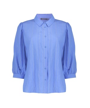 
Op zoek naar een stijlvolle toevoeging aan je garderobe? Dan is deze blauw dessin blouse lm voor dames van Geisha dames een absolute aanrader! Gemaakt van 88% viscose en 12% polyamide, voelt de blouse heerlijk zacht aan en heeft het een comfortabele pasvorm. Het blauwe dessin zorgt voor een trendy en speels effect, terwijl de lange mouwen zorgen voor extra warmte tijdens de koudere dagen. De blouse is perfect voor zowel een casual als een nette look en kan gecombineerd worden met verschillende outfits. Bestel nu deze veelzijdige blouse en geef jouw kledingcollectie een boost!