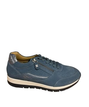 
De 249.001 0167-blauw van Helioform is een echte blikvanger. De 249.001 0167-blauw is uitgevoerd in de kleur 0167 Blauw. Bekijk ook onze overige collectie van Helioform op onze webshop!