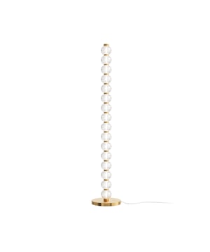 
De Maytoni Amulet vloerlamp (goud, Ø25 cm) is een ware eyecatcher voor jouw interieur! Deze elegante, moderne designlamp, bekroond met de German Design Award, combineert een gouden metalen frame met prachtig geribbelde glazen bollen. De geïntegreerde LED-strip zorgt voor een warme, sfeervolle verlichting die elke ruimte transformeert.Creëer een knusse en stijlvolle ambiance in je woonkamer, slaapkamer of hal. De Amulet vloerlamp is niet alleen functioneel, maar ook een prachtig decoratief element. Het unieke design met de glazen bollen verspreidt het licht op een magische manier, waardoor een zachte en aangename gloed ontstaat. De hoogte is bovendien verstelbaar, zodat je de lamp perfect op jouw ruimte kunt afstemmen.De combinatie van hoogwaardig metaal en glas zorgt voor een luxe uitstraling die past bij diverse interieurstijlen, van klassiek tot modern. De subtiele gouden kleur voegt een vleugje glamour toe, zonder opdringerig te zijn. De Amulet serie is geïnspireerd op prehistorische Afrikaanse sieraden en straalt een tijdloze elegantie uit. Plaats de lamp naast je favoriete fauteuil, in de hoek van je kamer of als blikvanger in de hal – de Amulet vloerlamp maakt altijd indruk.MerkMaytoniSerieAmuletTypeVloerlampStijlModernMateriaalMetaal (frame), Glas (kap)AfwerkingGoud (frame), Transparant (kap)Hoogte132 cmDiameter25 cmLichtbronGeïntegreerde LEDVermogen33WLichtstroom1550 lmKleurtemperatuur3000 K (Warm Wit)Kleurweergave-index (CRI)>80Stralingshoek360°VoltageAC 220-240VEnergieklasseFIP-waardeIP20IsolatieklasseKlasse 2 (Dubbel geïsoleerd)SchakelaarVoetschakelaarSnoerlengte180 cmDimbaarNeeVerstelbaarJa, hoogteverstelbaarGarantie3 jaar