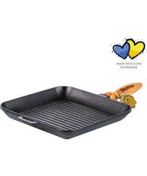 
Maysternya presenteert met trots de Grillpan gietijzer met houten handvat. Deze prachtige pan is perfect voor de liefhebbers van buiten koken en brengt een ongekende smaakervaring naar je keuken. Met zijn duurzame en robuuste materiaal is deze pan gemaakt om generaties lang mee te gaan. De pan is gemaakt van hoogwaardig gietijzer, waardoor de warmte gelijkmatig verdeelt en vasthoudt. Dit zorgt voor de perfecte garing van je favoriete gerechten. Of je nu een sappige steak wilt grillen, knapperige groenten wilt roosteren, of een smaakvolle omelet wilt bereiden, deze grillpan is de ideale metgezel voor al je culinaire avonturen. Het houten handvat is niet alleen een esthetisch hoogtepunt, maar ook functioneel. Het biedt een comfortabele grip en beschermt je handen tegen de hitte van de pan. Daarnaast geeft het natuurlijke houten handvat je keuken een rustieke en warme uitstraling. Met een afmeting van 28 x 28 x 4 cm biedt deze grillpan voldoende ruimte voor al je ingrediënten. Het is perfect voor het bereiden van een maaltijd voor het hele gezin of voor een gezellig diner met vrienden. Het compacte formaat maakt deze pan ook geschikt voor gebruik op alle warmtebronnen, waaronder gas, inductie en elektrische kookplaten. Of je nu binnen of buiten kookt, de Maysternya grillpan past zich moeiteloos aan jouw wensen aan. De grillpan is afgewerkt in een elegante zwarte kleur, die past bij elke keukenstijl. Het matte oppervlak geeft de pan een stijlvolle uitstraling en maakt het gemakkelijk te reinigen. Dankzij de duurzame constructie en de hoogwaardige afwerking, kunt u jarenlang genieten van deze pan zonder dat de kwaliteit vermindert. Duik in de wereld van heerlijke smaken en ontdek de veelzijdigheid van de Maysternya Grillpan gietijzer met houten handvat. Met deze pan in uw keuken wordt koken een waar genot en zorgt u voor onvergetelijke culinaire ervaringen voor u en uw dierbaren.   Materiaal: Gietijzer