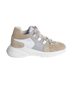 Prachtig item uit de nieuwe collectie van Clic!! Ben helemaal van deze tijd met deze topper uit onze Meisjesschoenen sale categorie.
De CliC! CL 20650 sneaker is trendy en comfortabel. De buitenkant en binnenvoering zijn gemaakt van leer en de sneaker heeft een uitneembaar voetbed. Dit model heeft een ritssluiting en een goede gripvaste profielzool. 