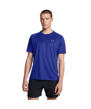
Under Armour Tech Sportshirt Heren

 Als sportexpert bij Herqua Sport ben ik enthousiast om je het Under Armour Tech 2.0 Sportshirt voor heren voor te stellen. Dit shirt is vervaardigd uit hoogwaardige polyester, wat zorgt voor een perfecte combinatie van ademend vermogen en comfort. Dankzij het innovatieve ontwerp blijf je koel en droog, zelfs tijdens de meest intensieve trainingssessies. Het strakke, moderne silhouet in een stijlvolle blauwe kleur maakt het shirt niet alleen functioneel, maar ook een echte blikvanger.

 Waarom kiezen voor een sportshirt?

 Een veelgestelde vraag is: "Waarom is een goed sportshirt belangrijk voor mijn prestaties?" Het Under Armour Tech 2.0 Sportshirt biedt de juiste ondersteuning en thermoregulatie die essentieel is voor elke sporter. Door het gebruik van geavanceerde technologieën blijf je beter presteert doordat het zweet efficiënt wordt afgevoerd, wat helpt om de lichaamstemperatuur op peil te