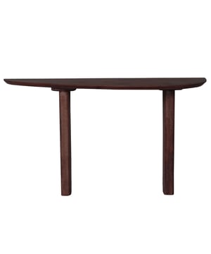 
Sidetable Rhys is vervaardigd uit hoogwaardig mangohout in een rijke espresso kleur, wat zorgt voor een warme uitstraling. Met afmetingen van 135 x 40 x 75 cm biedt de Rhys genoeg ruimte voor het tentoonstellen van woonaccessoires, foto’s of planten. Plaats de sidetable Rhys in de gang voor een stijlvolle entree, of zet hem tegen een lege muur in de woonkamer om sfeer toe te voegen.OnderhoudMangohout heeft in het algemeen weinig onderhoud nodig en is behandeld tegen vocht en vlekken. Wij geven echter geen garantie op het eventueel ontstaan van oneffenheden. Om beschadigingen, vlekken en kringen te voorkomen, raden wij aan om onderzetters en/of viltjes te gebruiken. Het mangohout is afgewerkt met een beschermlaag. Om het hout te beschermen én mooi en levendig te houden raden wij aan om het hout 2 tot 4 keer per jaar te behandelen met Elite Polish. Merk: Home67 Materiaal: Mangohout Kleur: Bruin