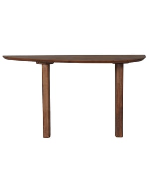 
Sidetable Rhys is vervaardigd uit hoogwaardig mangohout in een warme kleur. Met afmetingen van 135 x 40 x 75 cm biedt de Rhys genoeg ruimte voor het tentoonstellen van woonaccessoires, foto’s of planten. Plaats de sidetable Rhys in de gang voor een stijlvolle entree, of zet hem tegen een lege muur in de woonkamer om sfeer toe te voegen.OnderhoudMangohout heeft in het algemeen weinig onderhoud nodig en is behandeld tegen vocht en vlekken. Wij geven echter geen garantie op het eventueel ontstaan van oneffenheden. Om beschadigingen, vlekken en kringen te voorkomen, raden wij aan om onderzetters en/of viltjes te gebruiken. Het mangohout is afgewerkt met een beschermlaag. Om het hout te beschermen én mooi en levendig te houden raden wij aan om het hout 2 tot 4 keer per jaar te behandelen met Elite Polish. Merk: Home67 Materiaal: Mangohout Kleur: Bruin