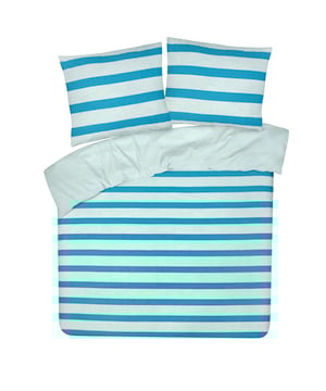 
Word stralend wakker onder dit tijdloze DoubleDry My Design dekbedovertrek! Dit eenpersoons dekbedovertrek in een frisse blauwe streep geeft je slaapkamer direct een stijlvolle en rustgevende uitstraling. Gemaakt van 100% zacht katoen, staat dit dekbedovertrek garant voor een comfortabele nachtrust. Het ademende materiaal zorgt ervoor dat je het niet snel te warm krijgt, terwijl de hoge vochtopname je de hele nacht droog en comfortabel houdt.Dit dekbedovertrek is niet alleen mooi, maar ook praktisch. De flessenhals instopstrook van 20 cm (dubbelzijdig!) maakt het makkelijk om je dekbed netjes in te stoppen. Het overtrek is wasbaar op 60°C en geschikt voor de droger op lage temperatuur, waardoor het onderhoud een fluitje van een cent is. De set wordt geleverd met één kussensloop van 60x70 cm, waardoor je direct een complete en harmonieuze look creëert. De effen blauwe streep past perfect in elke slaapkamer, van modern tot klassiek.MateriaalKatoenKleurStreep BlauwAfmeting dekbedovertrek140x200 cmAfmeting kussensloop60x70 cmGewicht0.97 kgDraaddichtheid144PatroonEffenWasbaarJaWasvoorschriftDrogen op lage temperatuur | Machinewas 60 °CGeschikt voor wasdrogerJaStrijkvrijNeeAantal kussenslopen1Inhoud verpakkingDekbedovertrek + 1 kussensloopDoelgroepVolwassenenGeslachtUnisexInclusief instopstrookJaLengte instopstrook20 cmDubbelzijdige instopstrookJaType instopstrookFlessenhals instopstrookMaatvoeringEenpersoonsVerpakkingshoogte4 cmVerpakkingsbreedte26 cmVerpakkingslengte37 cm