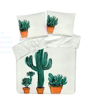 
Droom heerlijk weg onder dit prachtige DoubleDry Dekbedovertrek My Design! Dit eenpersoons dekbedovertrek van 100% katoen in een vrolijke cactus kleur brengt een frisse en trendy sfeer in je slaapkamer. Geniet van het zachte comfort en de uitstekende kwaliteit voor een optimale nachtrust. Inclusief één kussensloop, zodat je direct een complete set hebt.Dit katoenen dekbedovertrek is niet alleen mooi, maar ook praktisch. Het ademende katoen zorgt voor een goede ventilatie en vochtregulatie, waardoor je de hele nacht comfortabel blijft. Met een draaddichtheid van 144 is het overtrek heerlijk zacht en duurzaam. De flessenhals instopstrook van 20 cm maakt het gemakkelijk om het dekbedovertrek netjes vast te zetten. Geschikt voor de wasdroger op lage temperatuur en machinewasbaar op 60°C, dus makkelijk in onderhoud!KleurCactusMateriaalKatoenBreedte140 cmLengte200 cmGewicht0.97 kgVerpakkingshoogte4 cmVerpakkingsbreedte26 cmVerpakkingslengte37 cmDraaddichtheid144PatroonEffenWasvoorschriftDrogen op lage temperatuur | Machinewas 60 °CGeschikt voor wasdrogerJaStrijkvrijNeeAantal kussenslopen1VerpakkingsinhoudDekbedovertrek + 1 kussensloopBreedte kussensloop60 cmDoelgroepVolwassenenGeslachtUnisexInclusief instopstrookJaLengte kussensloop70 cmMet borduurselNeeSeizoenscollectieNever out of stockSeizoensjaarNever out of stockSpeciaal voor kinderenNeeType instopstrookFlessenhals instopstrookLengte instopstrook20 cmDubbelzijdige instopstrookJa