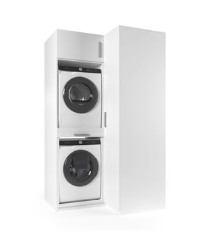 
Ben je op zoek naar een wasmachine kast die praktisch is én je wasruimte een strakke, georganiseerde uitstraling geeft? Met ons modulaire systeem stel je eenvoudig jouw ideale opstelling samen – perfect afgestemd op jouw ruimte en wensen.   De kernmodule – de kast waar de wasmachine en droger in komen – is gemaakt van water- en vochtbestendig multiplex. Deze stevige basis garandeert veiligheid en stabiliteit, zelfs bij intensief gebruik. De bijbehorende zij- en bovenkasten zijn vervaardigd uit hoogwaardig MDF, wat zorgt voor een luxe uitstraling en langdurige kwaliteit.   Draagvermogen van 400 kg – veilig voor zware machines Kiepzekering – voorkomt verschuiven of uitvallen Ventilatierooster – voorkomt oververhitting Modulair systeem – stel jouw ideale opstelling samen 10 cm leidingruimte – strak tegen de muur te plaatsen Uitschuifbaar plateau en opberglade – extra praktisch Verstelbare stalen pootjes – stabiel op elke vloer Ergonomische werkhoogte (65 cm) – geen gebuk meer Trillingsabsorberend en geluidsdempend ontwerp   De wasmachinekast is uitgerust met een ventilatierooster dat de warmte van draaiende machines veilig afvoert. Dankzij het extra sterke frame heeft de kast een draagvermogen van maar liefst 400 kg – ruim voldoende voor een wasmachine én droger. Daarnaast voorkomt een ingebouwde kiepzekering dat apparaten kunnen verschuiven of uit de kast vallen.   Deze wasmachine meubel is volledig modulair. Je kunt meerdere onderdelen eenvoudig koppelen: van extra opberglades en bovenkasten tot werkbladen en zijmodules. Hierdoor creëer je precies de opstelling die jij nodig hebt. Alle modules zijn naadloos met elkaar te verbinden, wat zorgt voor een strak geheel.   Achter de kast is 10 cm ruimte voorzien om leidingen netjes weg te werken. Dankzij de verstelbare stalen pootjes is elke kast stabiel af te stellen, zelfs op ongelijke vloeren. De kernkast is voorzien van een uitschuifbaar plateau en een ruime opberglade, zodat je altijd extra werkruimte en opslag hebt.   De kast wasmachine droger plaatst jouw apparaten op een hoogte van 65 cm – de meest ideale werkhoogte volgens experts. Dit voorkomt bukken en maakt het in- en uitladen van wasgoed veel comfortabeler. Daarnaast is het ontwerp geluidsdempend en trillingsabsorberend, wat bijdraagt aan een stillere wasbeurt.Materiaal: MultiplexKleur: WitAfmetingen: 1365*700*2350 (L*B*H)